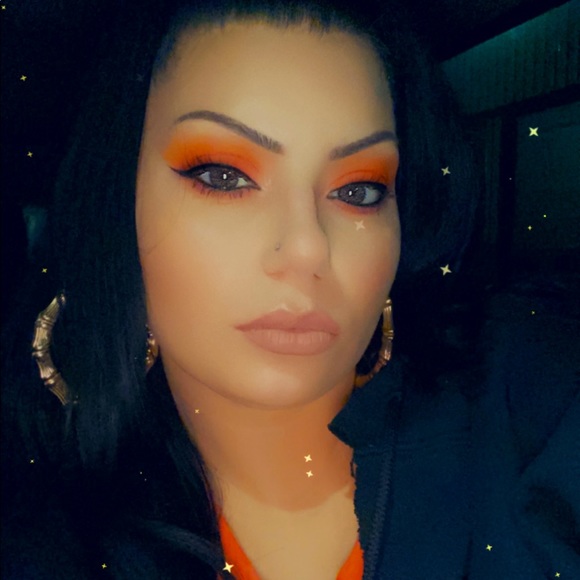 Meet your Posher, Felicia - Picture 2 of 7